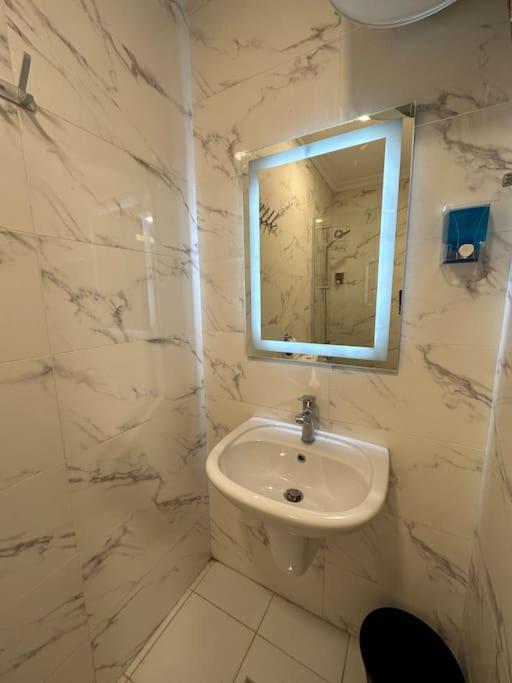 Apartamento Privet Near Downtown Kh&Sh Ash Shumaysani Exterior foto